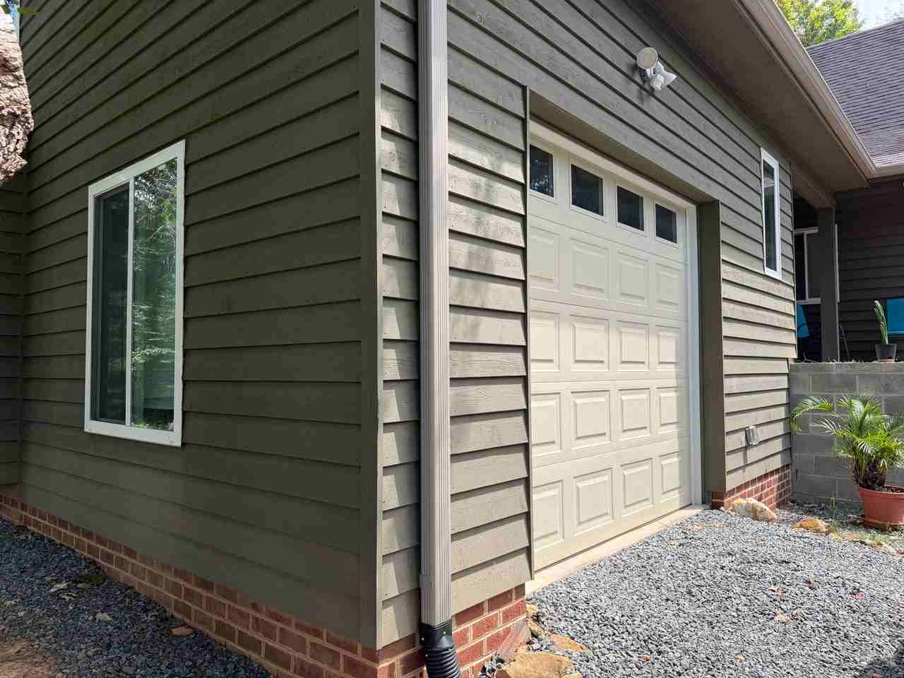 1327 Gristmill Dr - Photo 3 of 38