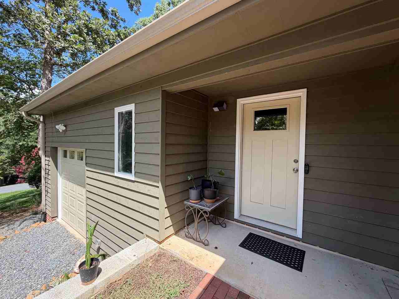 1327 Gristmill Dr - Photo 6 of 38