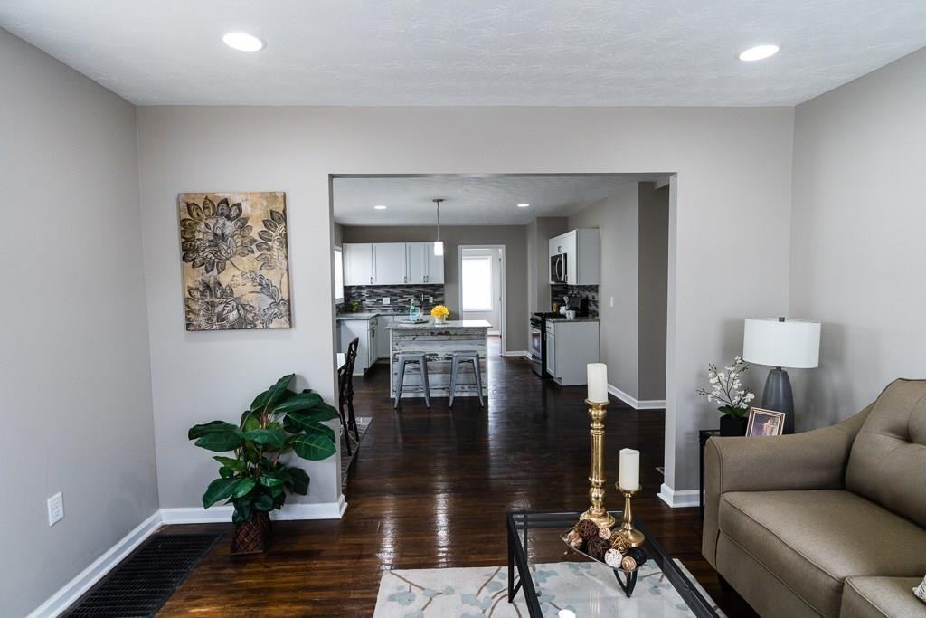 415 Iowa St - Photo 6 of 22