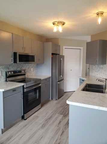 75 Willow Springs Cres - Photo 2 of 27