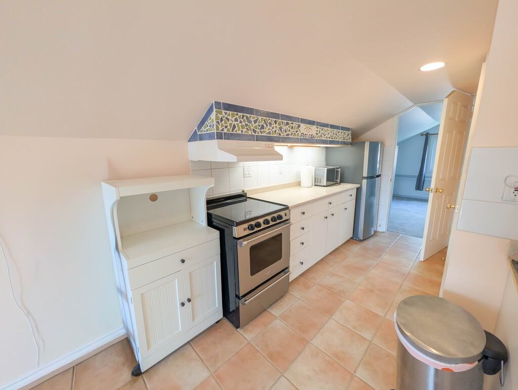 977 Parkhill Ave - Photo 6 of 17