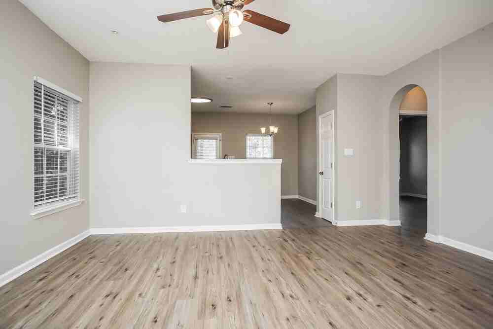 9864 White Poplar Dr - Photo 4 of 17