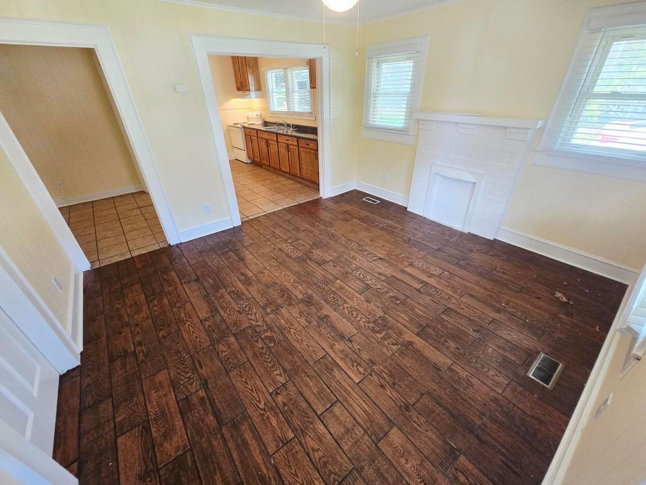 506 Lakeside Ave - Photo 4 of 13