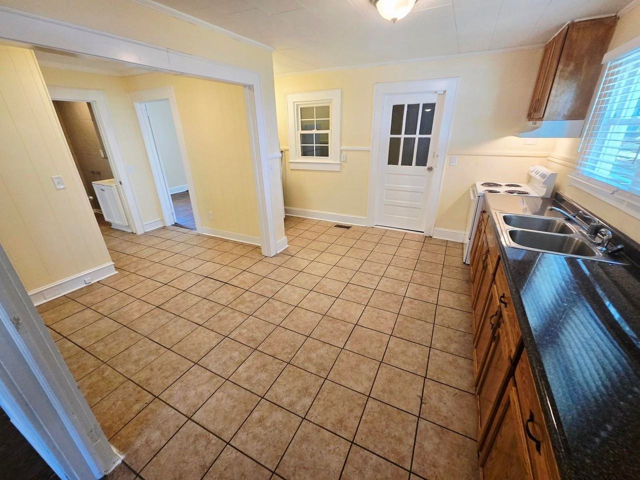 506 Lakeside Ave - Photo 5 of 13
