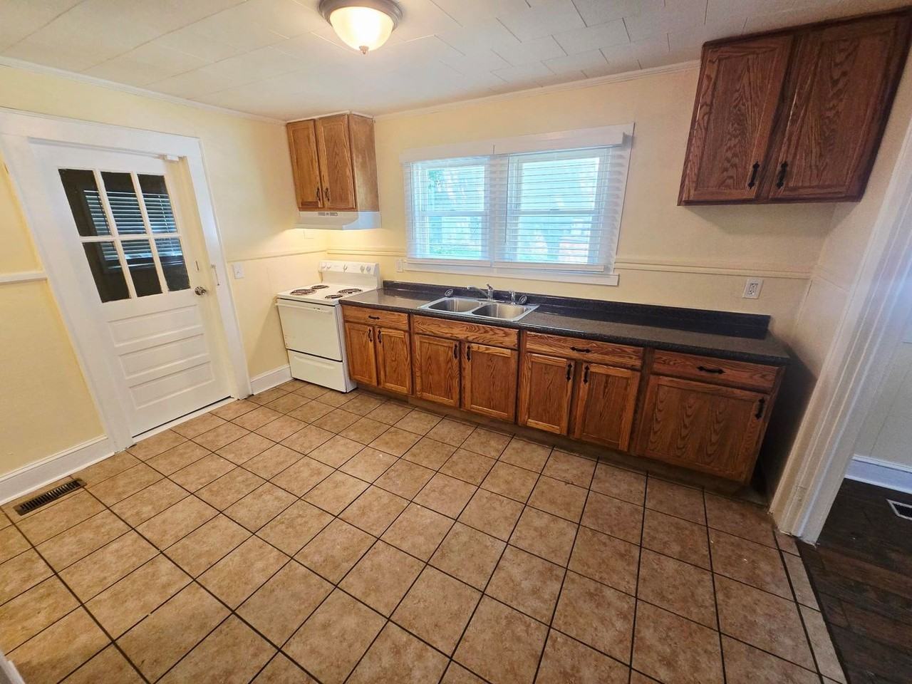 506 Lakeside Ave - Photo 6 of 13