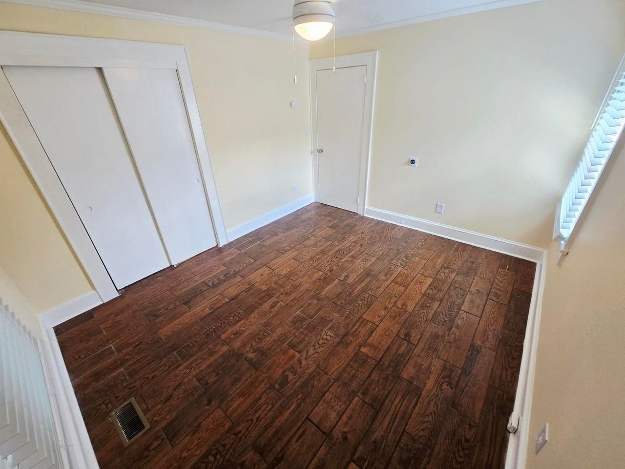 506 Lakeside Ave - Photo 7 of 13