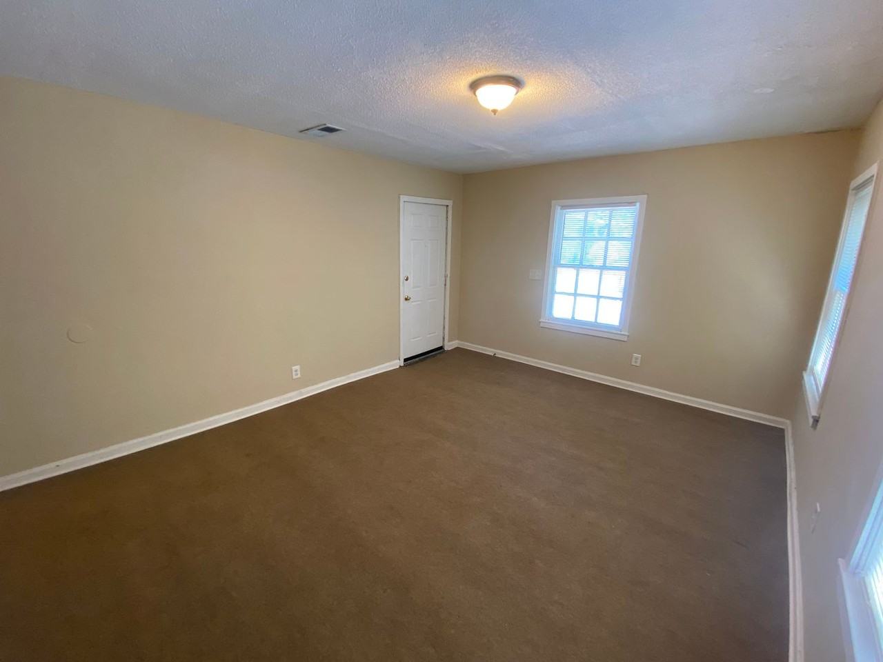 2612 7th St - Photo 4 of 15