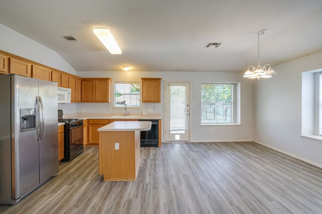 3310 Zinfandel Ln - Photo 3 of 20