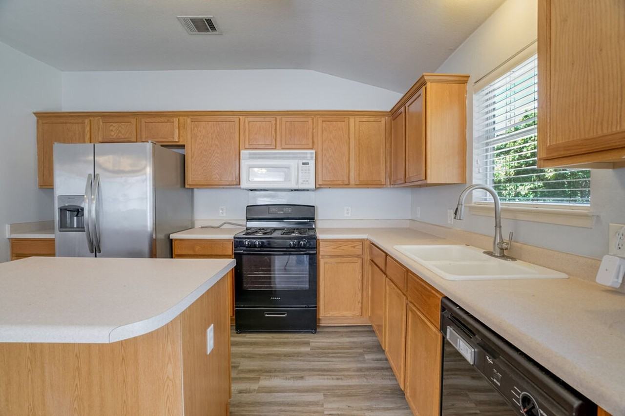 3310 Zinfandel Ln - Photo 4 of 20