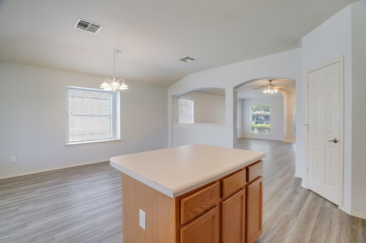 3310 Zinfandel Ln - Photo 7 of 20