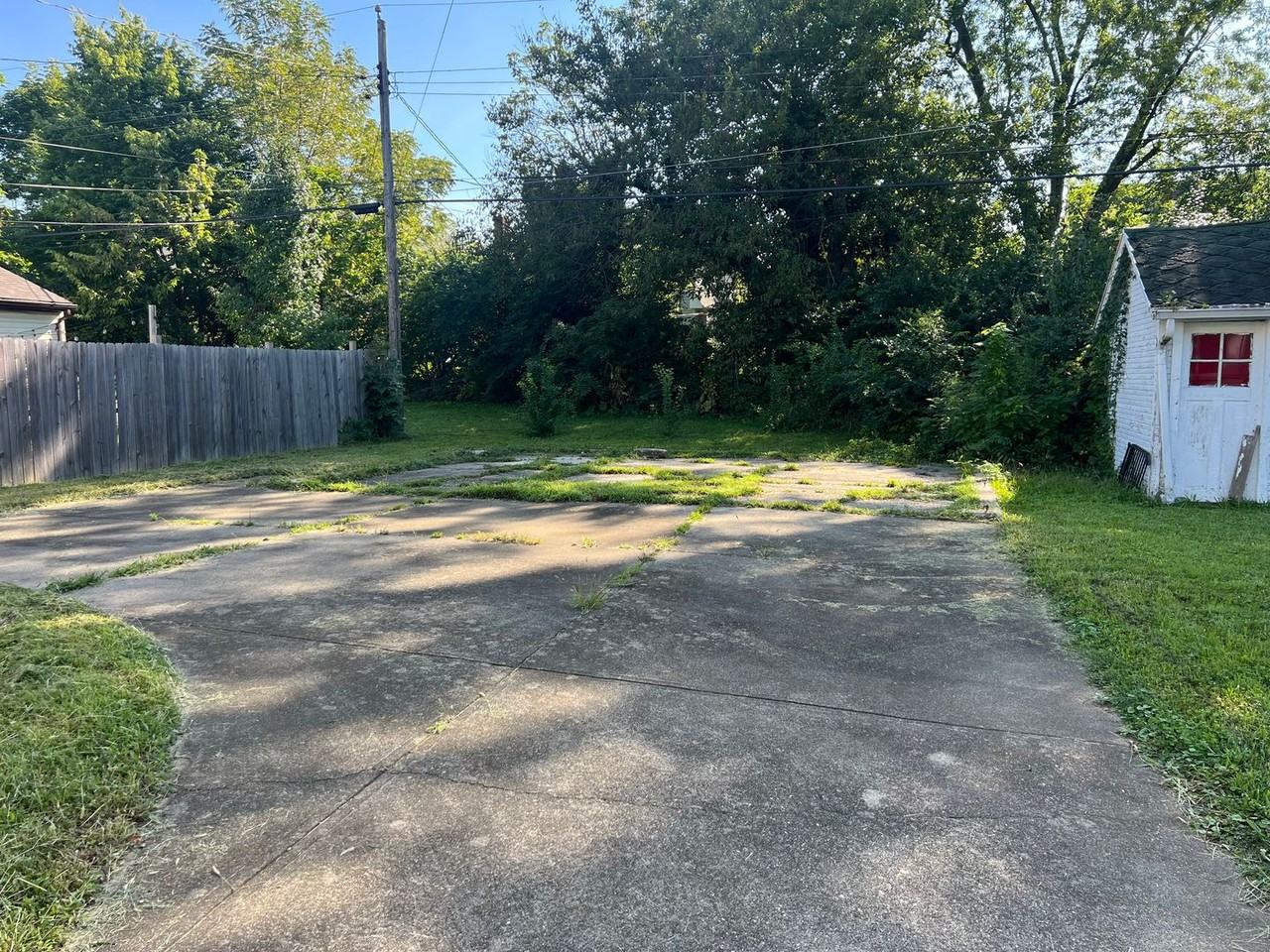1304 Catalpa Dr - Photo 3 of 15