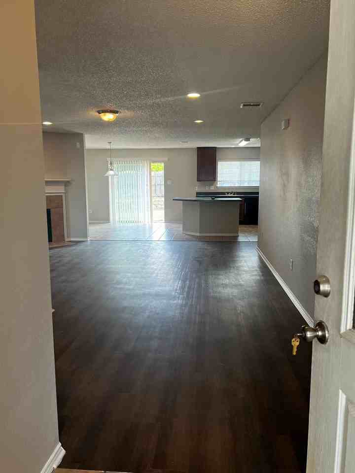 1601 Hedgewood Trl - Photo 2 of 16
