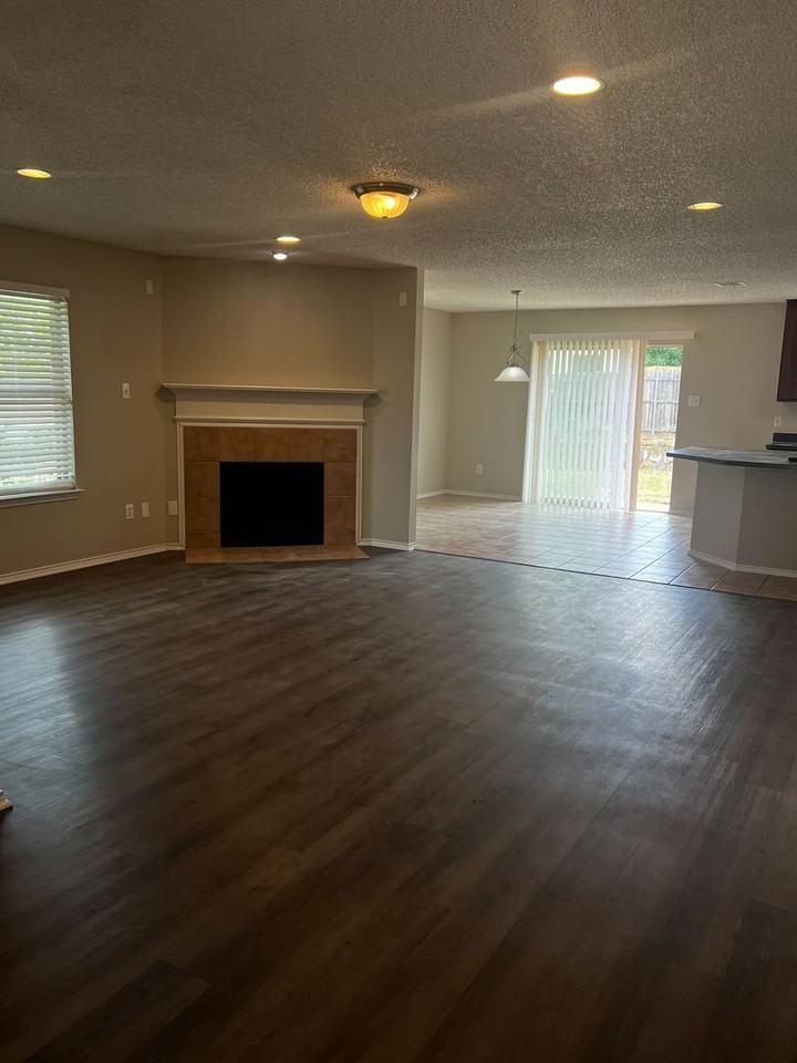 1601 Hedgewood Trl - Photo 3 of 16