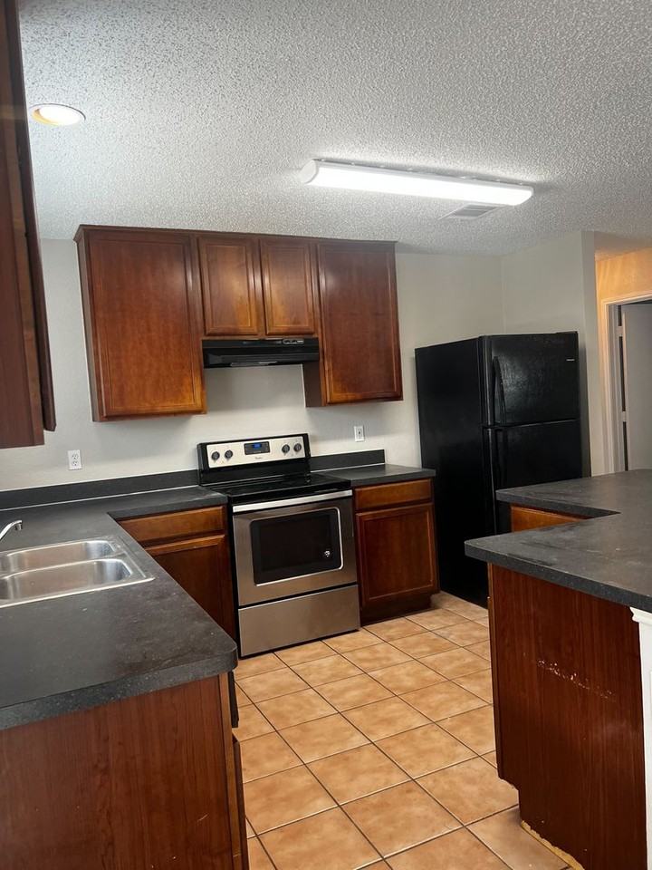 1601 Hedgewood Trl - Photo 7 of 16