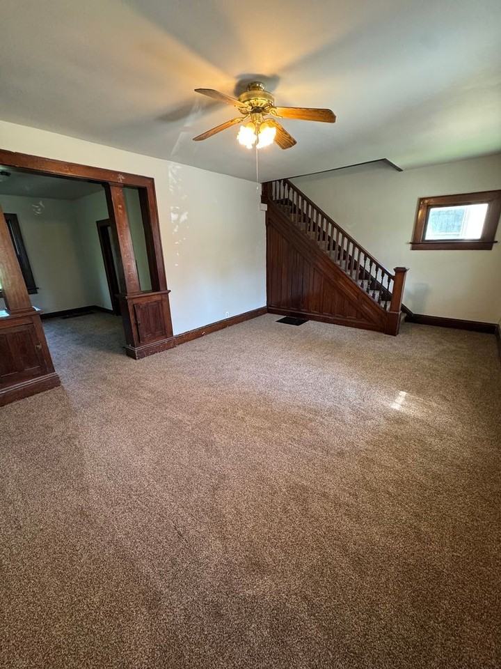 3414 S Harrison St - Photo 3 of 8