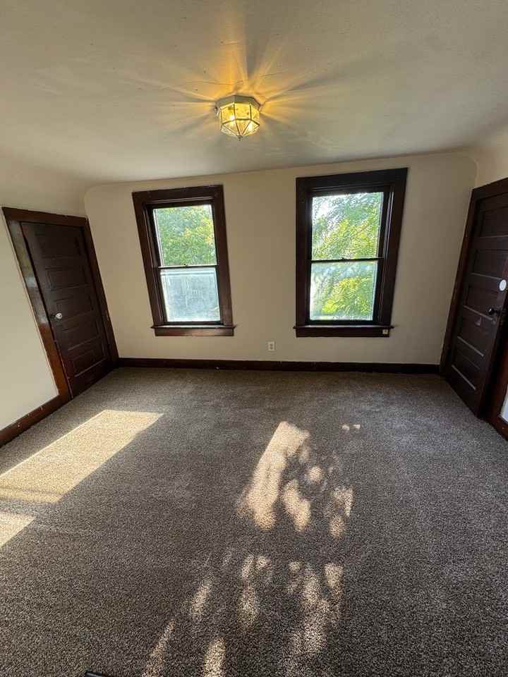 3414 S Harrison St - Photo 5 of 8