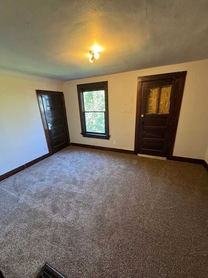 3414 S Harrison St - Photo 6 of 8