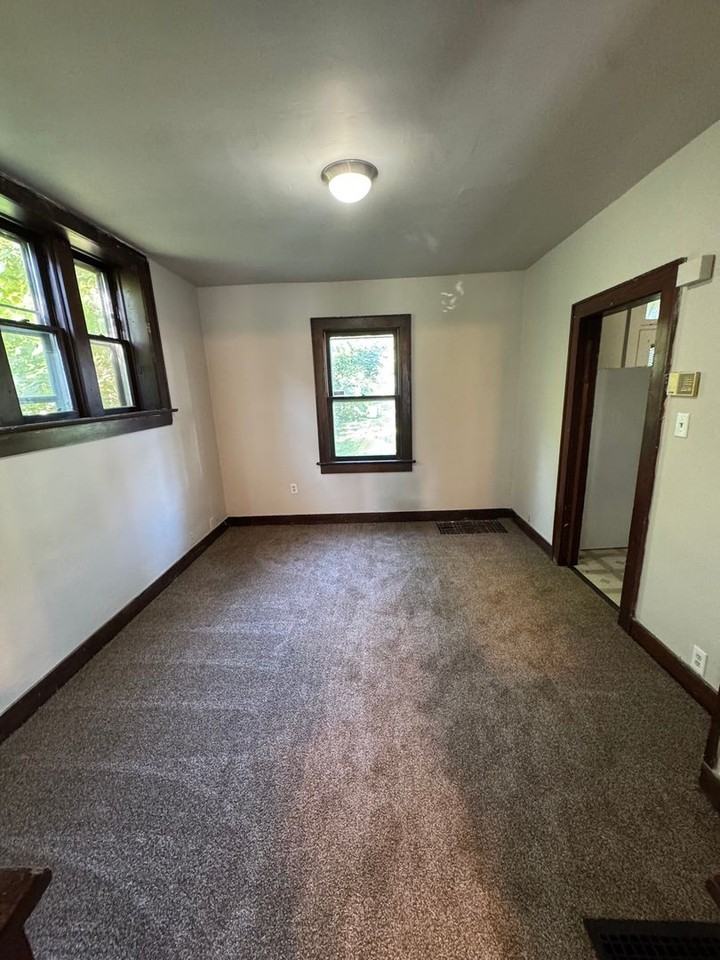3414 S Harrison St - Photo 7 of 8