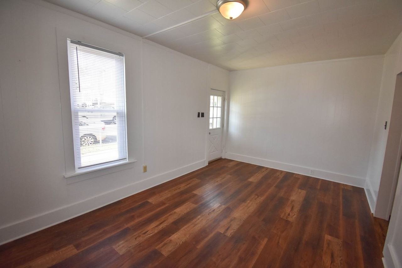 330 S Fairview St - Photo 3 of 27