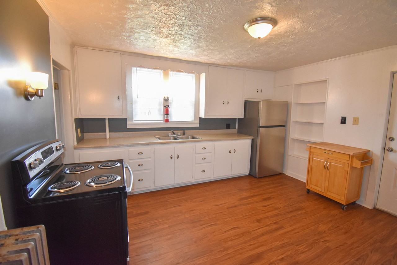 330 S Fairview St - Photo 6 of 27