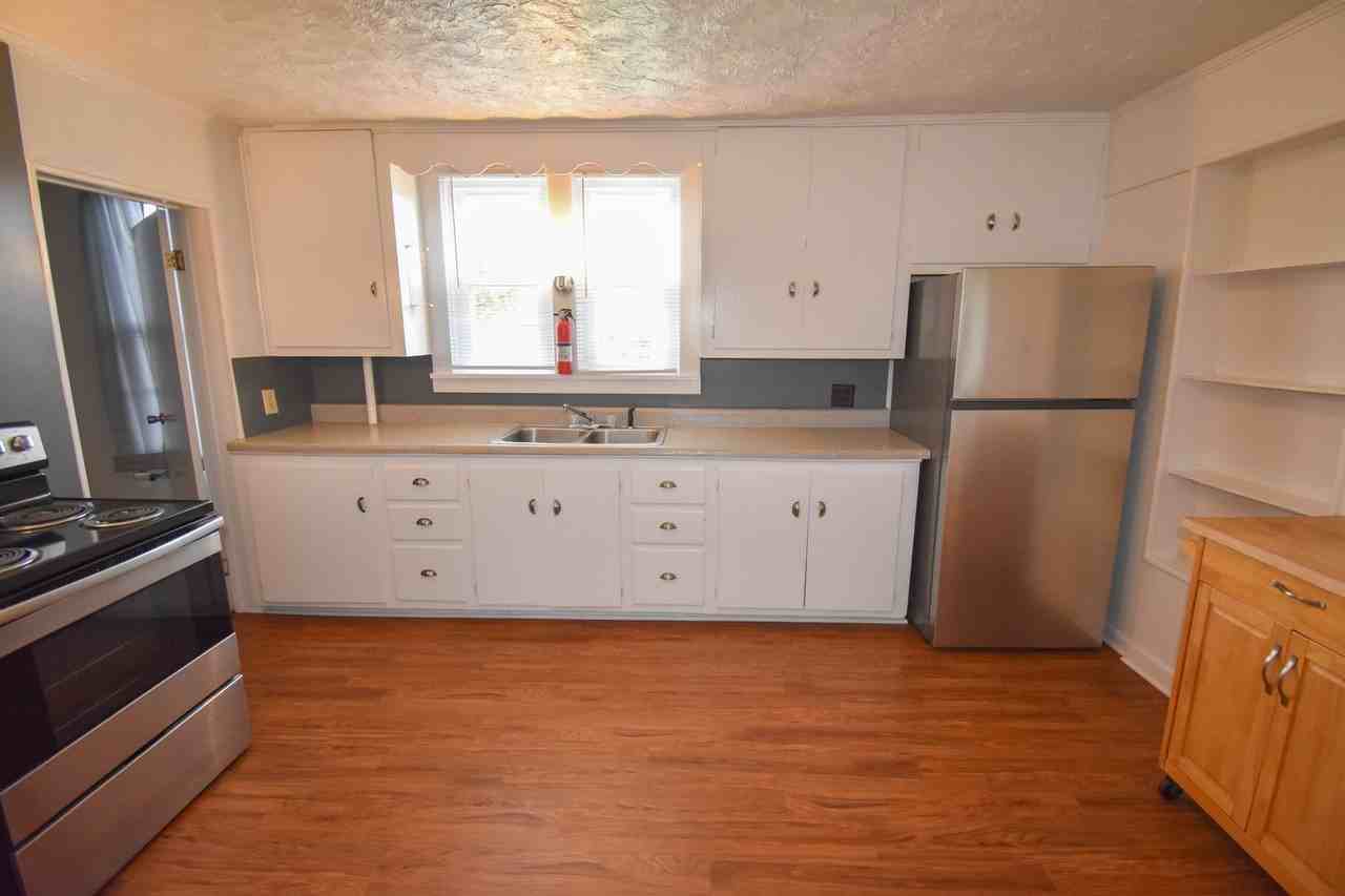 330 S Fairview St - Photo 7 of 27