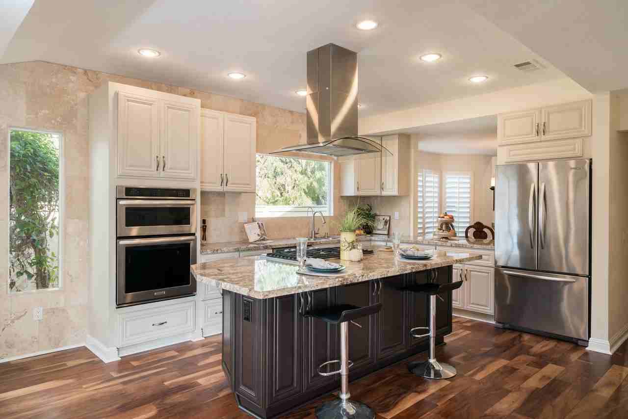 4483 Salisbury Dr - Photo 5 of 25