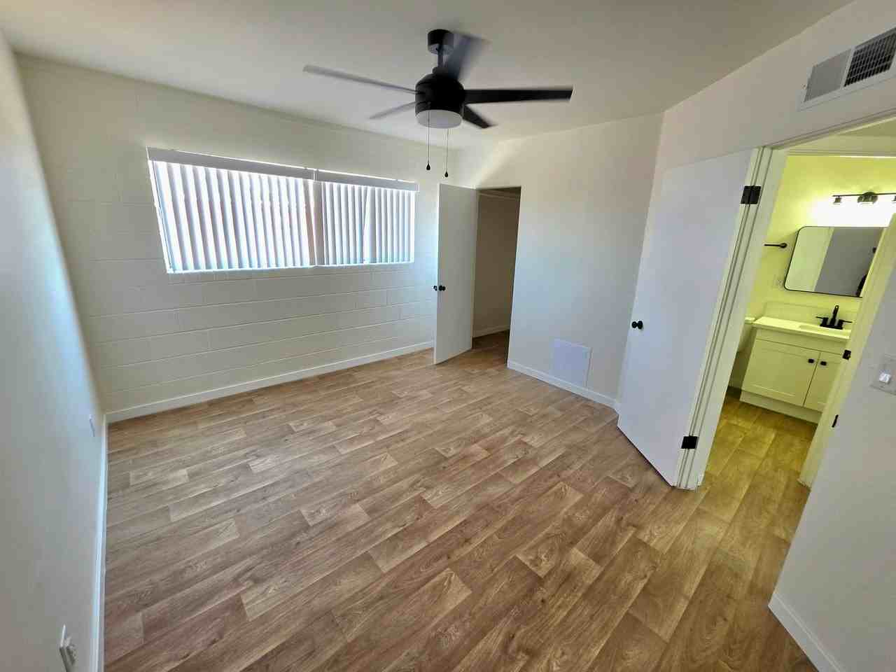 Continental Palms - Photo 5 of 27