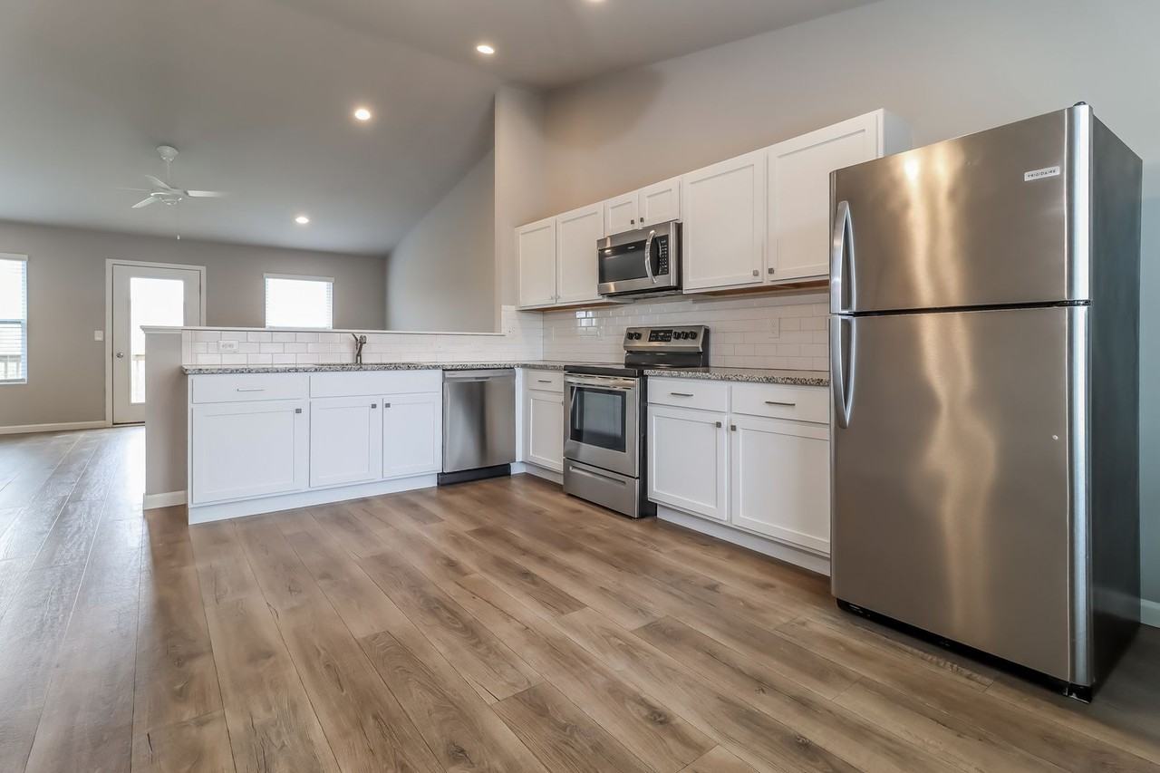 3049 Trafalgar Dr - Photo 4 of 18