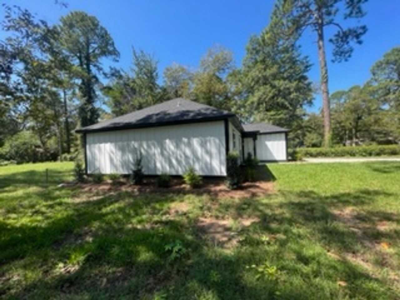 1800 Acker Dr - Photo 2 of 16