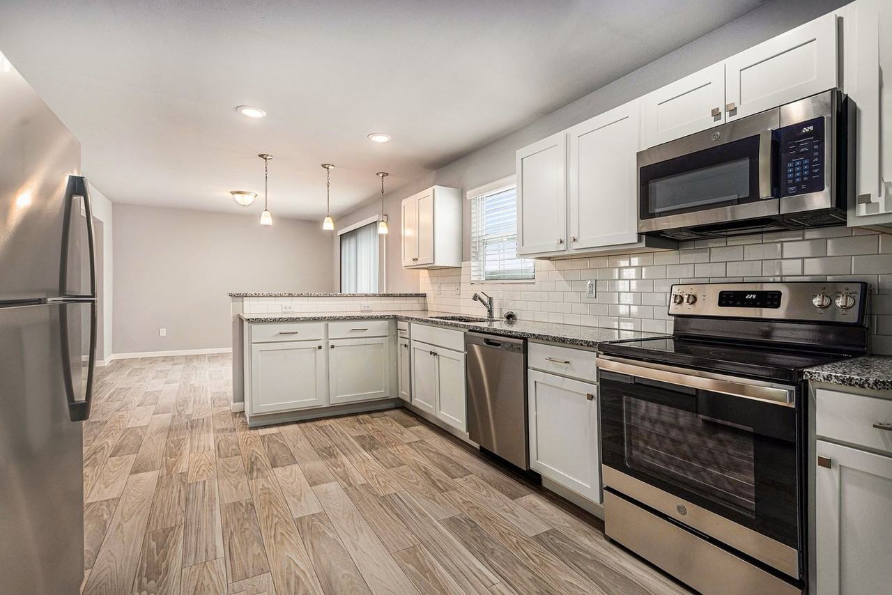 610 E North St - Photo 4 of 22