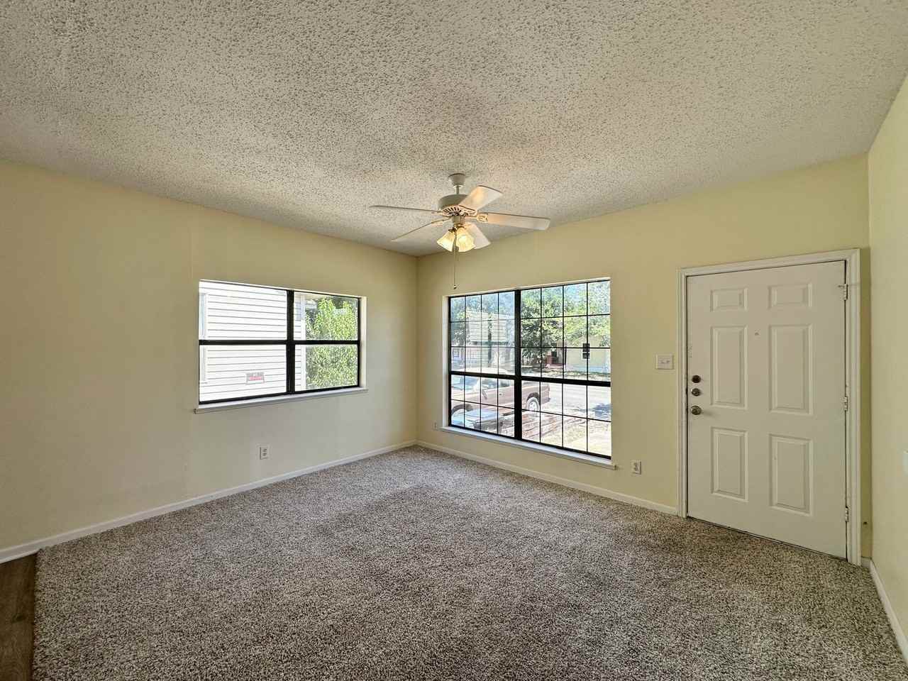908 S 25th St - Photo 5 of 29
