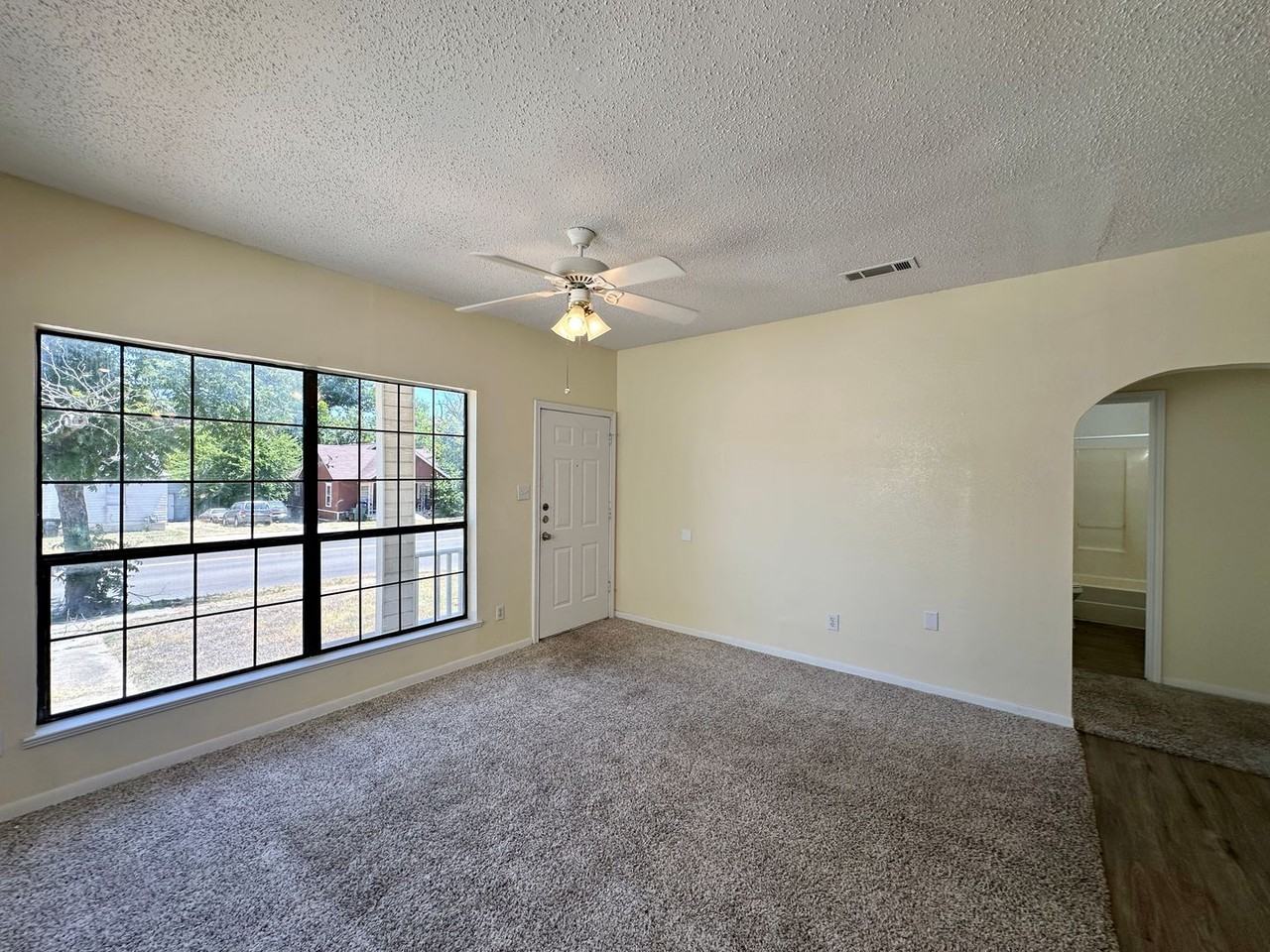908 S 25th St - Photo 6 of 29