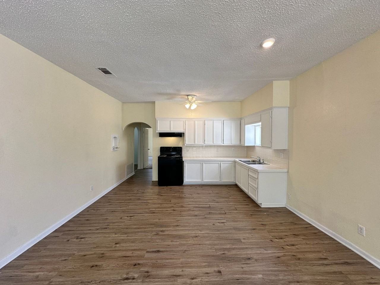908 S 25th St - Photo 7 of 29