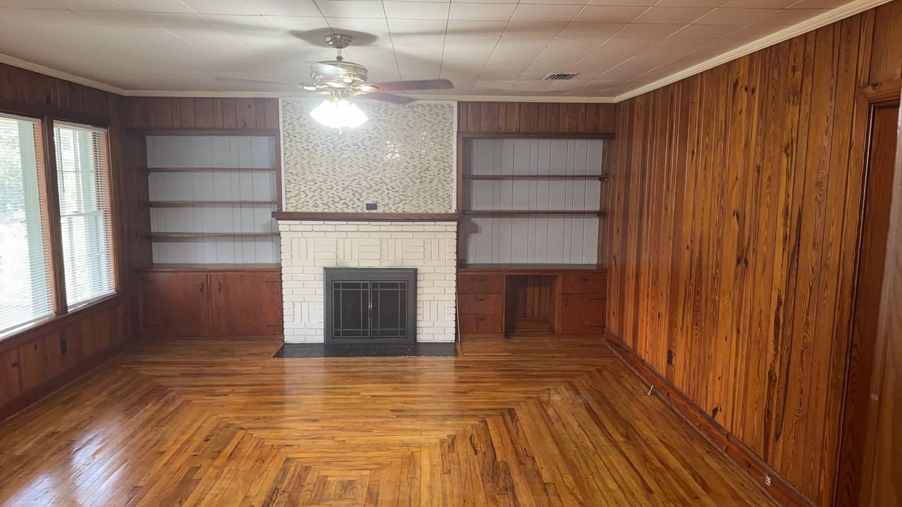 304 Allen Ave - Photo 5 of 17