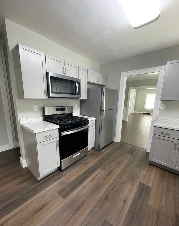 704 S 26th St - Photo 4 of 35