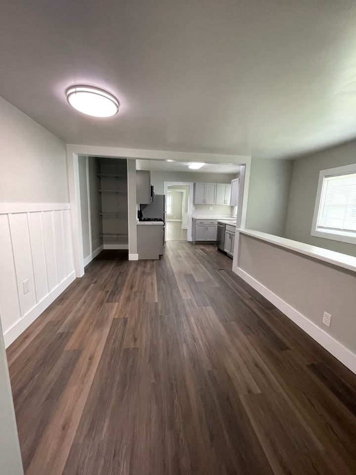 704 S 26th St - Photo 6 of 35