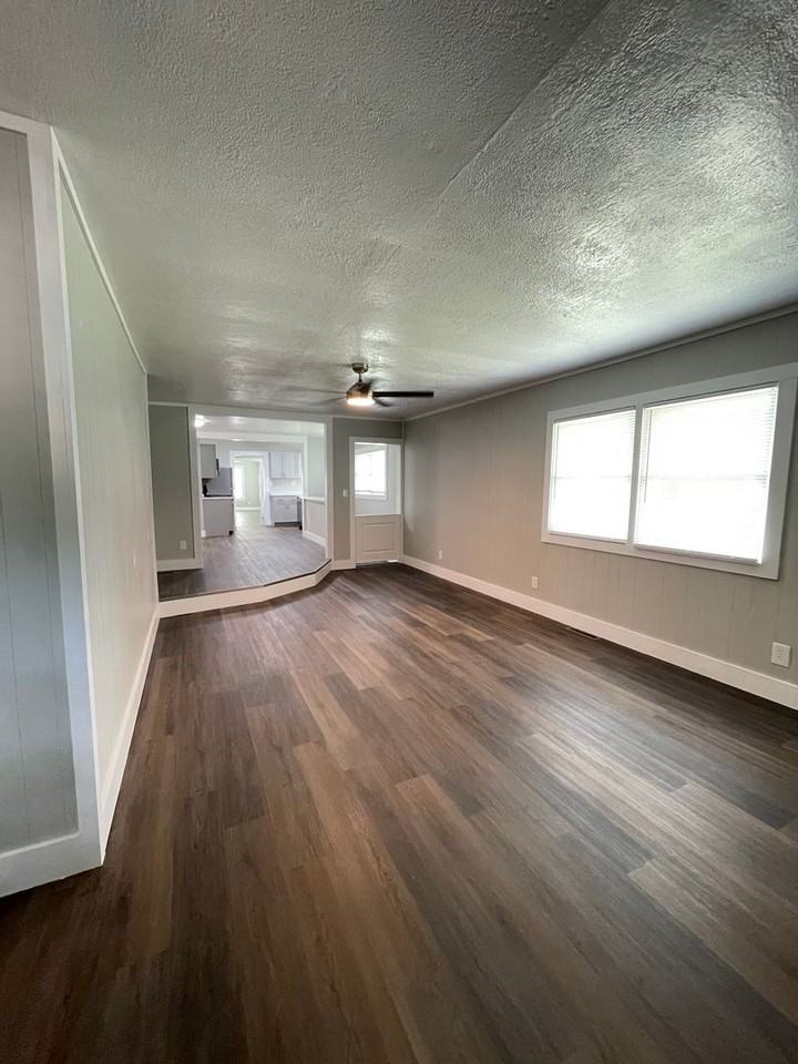 704 S 26th St - Photo 7 of 35