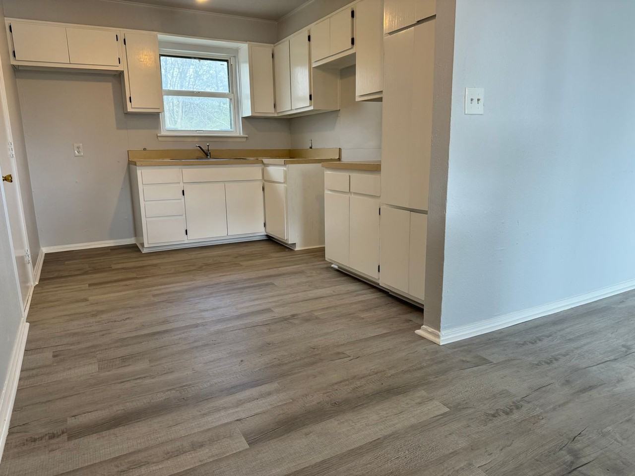 421 W 65th Pl N - Photo 3 of 5