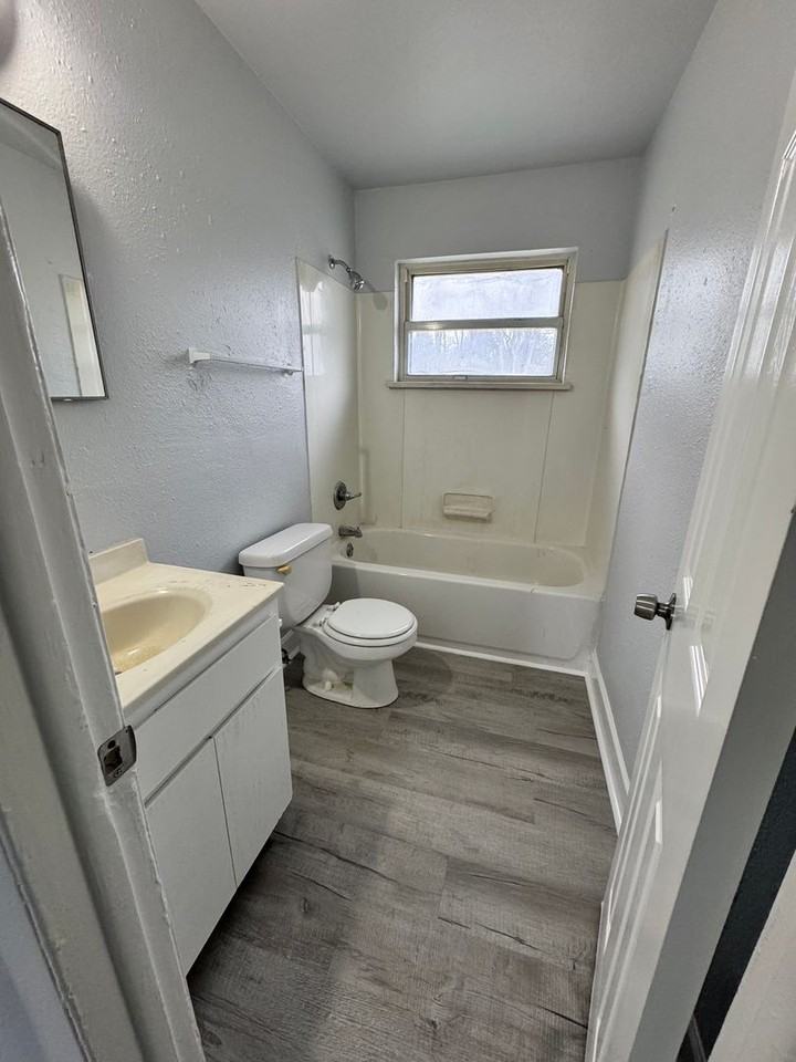 421 W 65th Pl N - Photo 4 of 5