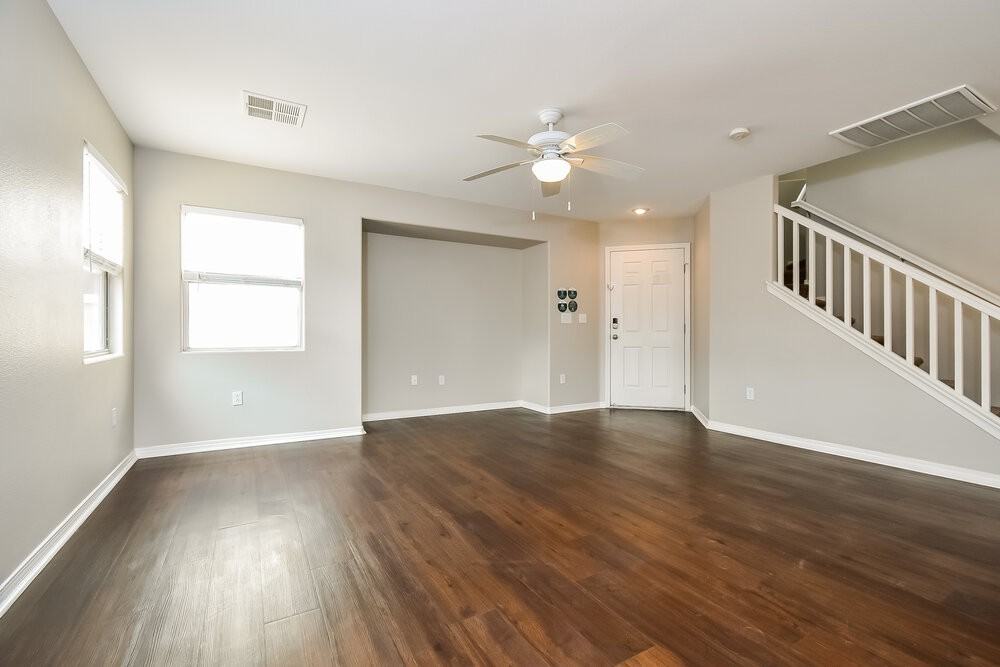 10381 Adrianna Ave - Photo 5 of 17