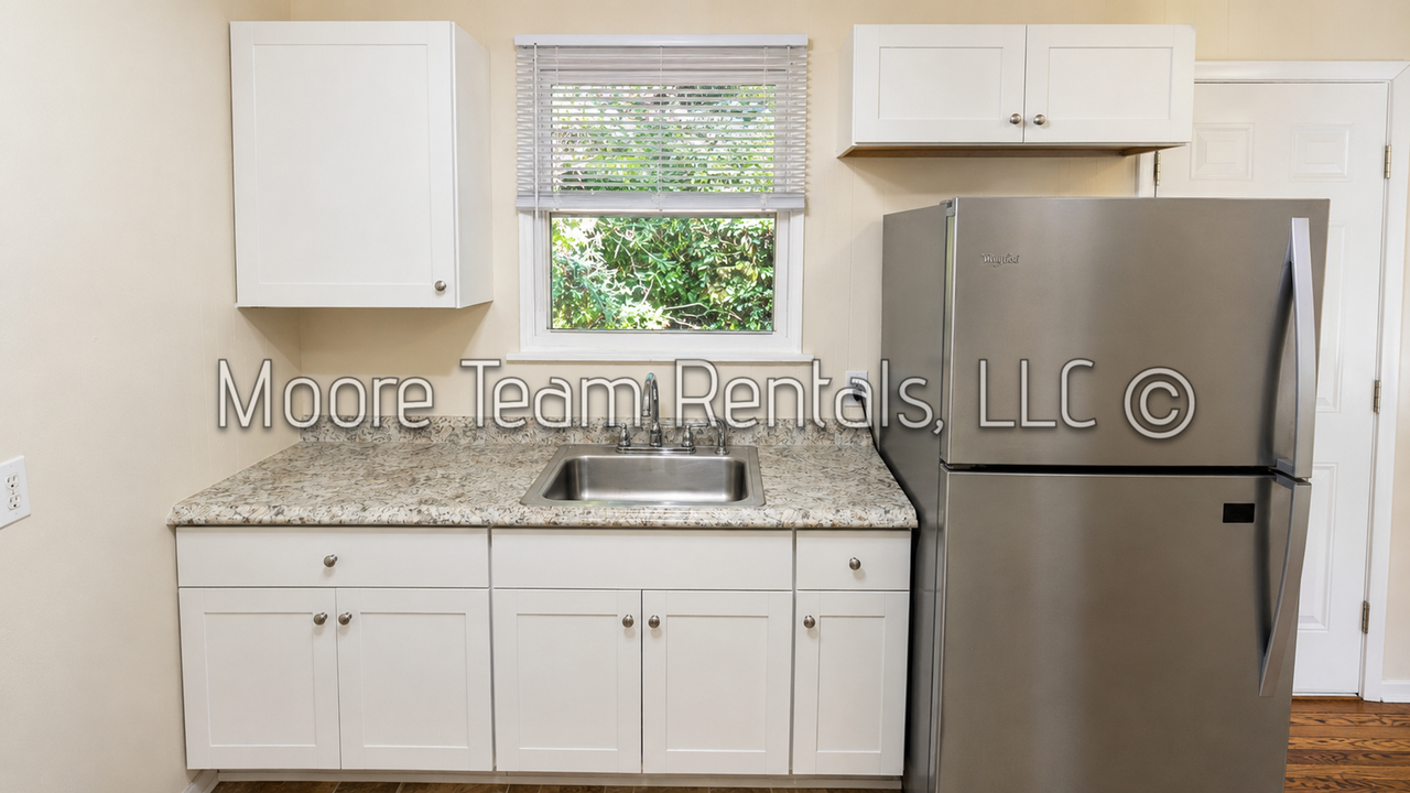 536 Fairway Dr - Photo 3 of 13