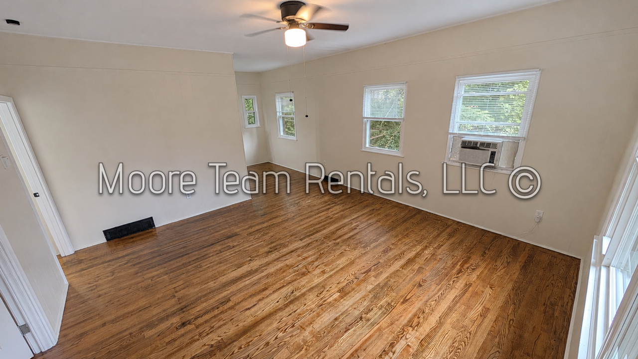 536 Fairway Dr - Photo 5 of 13