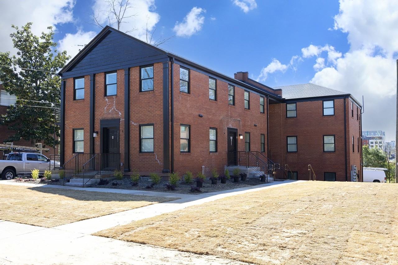 315 West Trinity Avenue - Photo 2 of 46