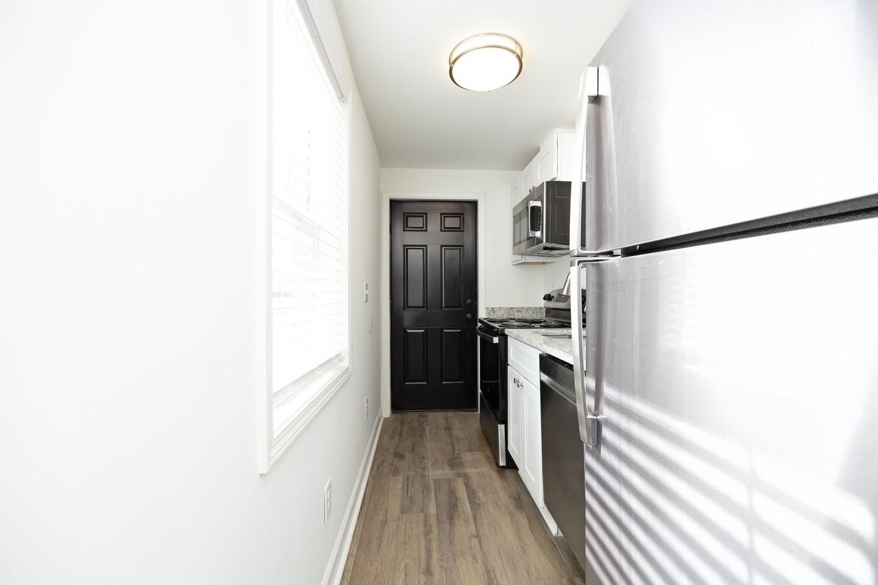 315 West Trinity Avenue - Photo 4 of 46