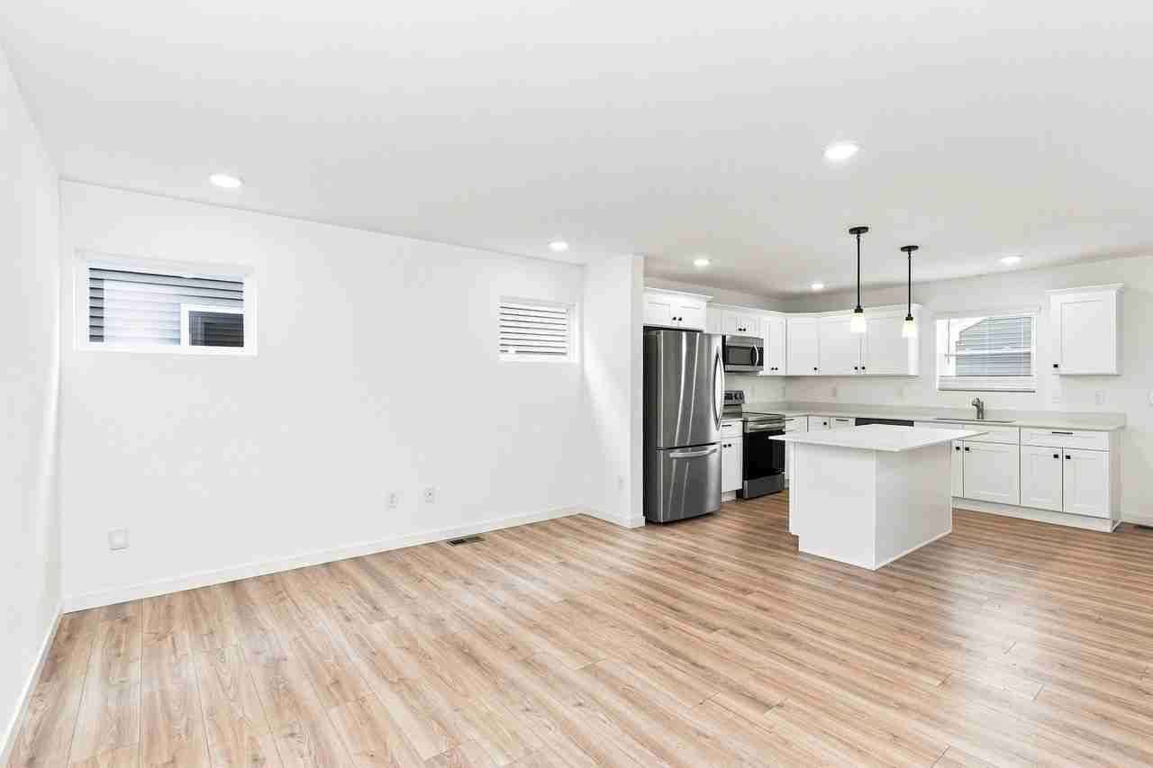 6200 Aurelius Rd - Photo 4 of 32