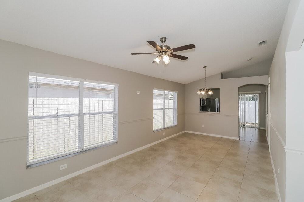 28709 Seashell Ct - Photo 4 of 16