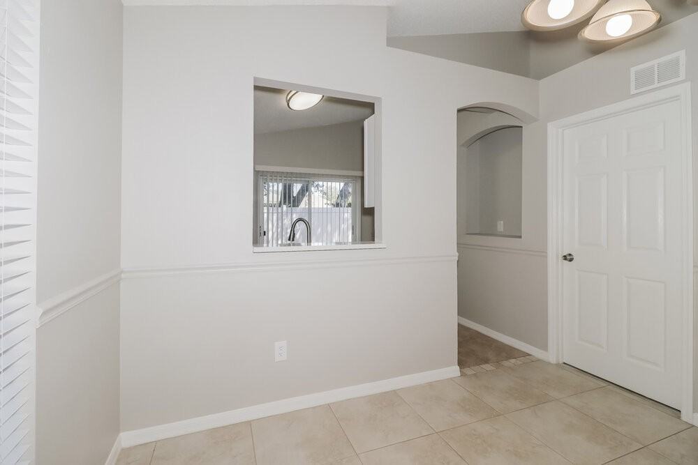 28709 Seashell Ct - Photo 5 of 16