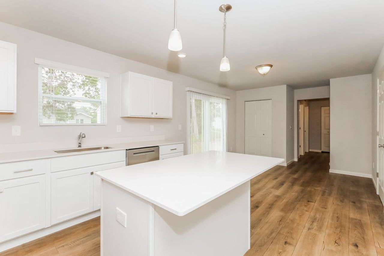 7270 Montego Bay St - Photo 3 of 18