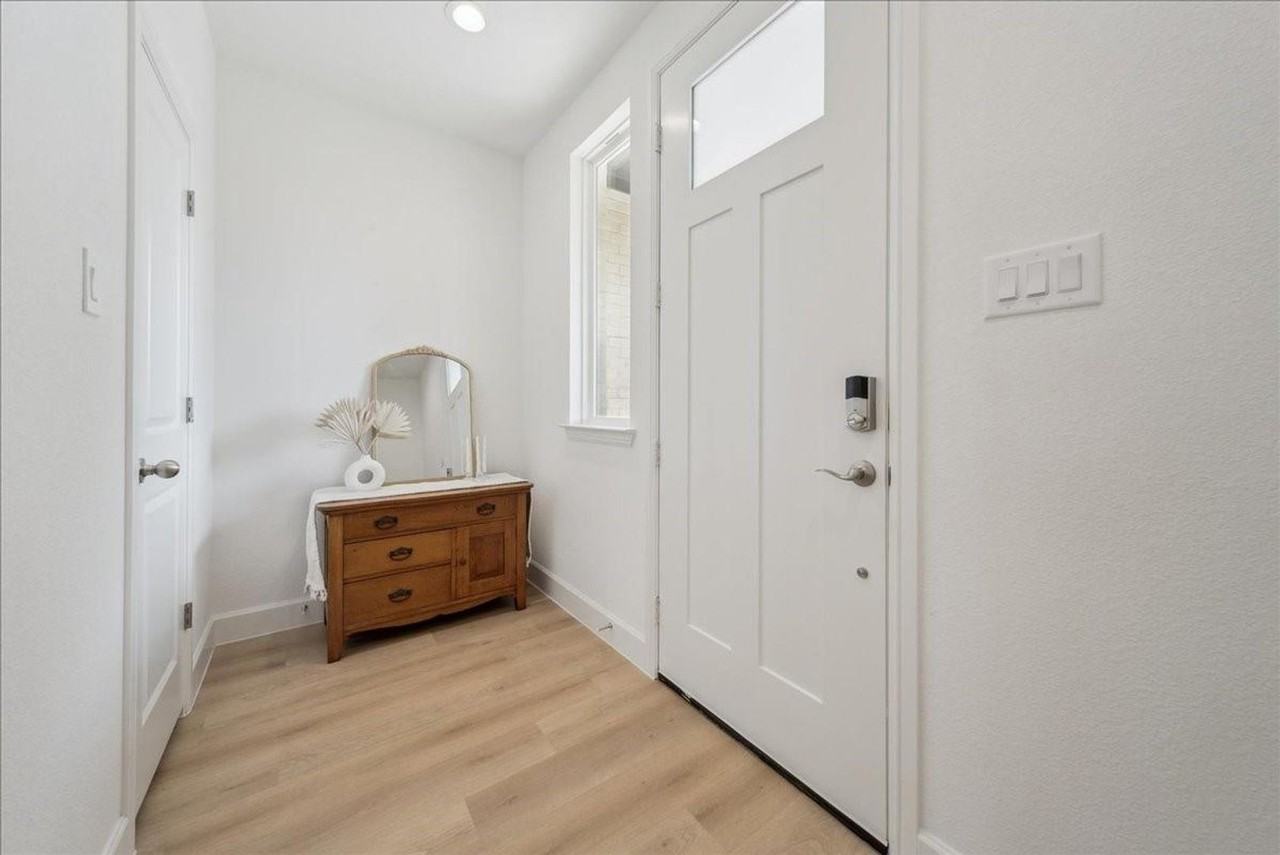 2925 Lasalle St - Photo 2 of 25