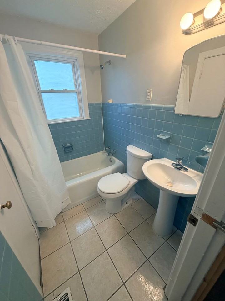 826 W Whitney Ave - Photo 4 of 8